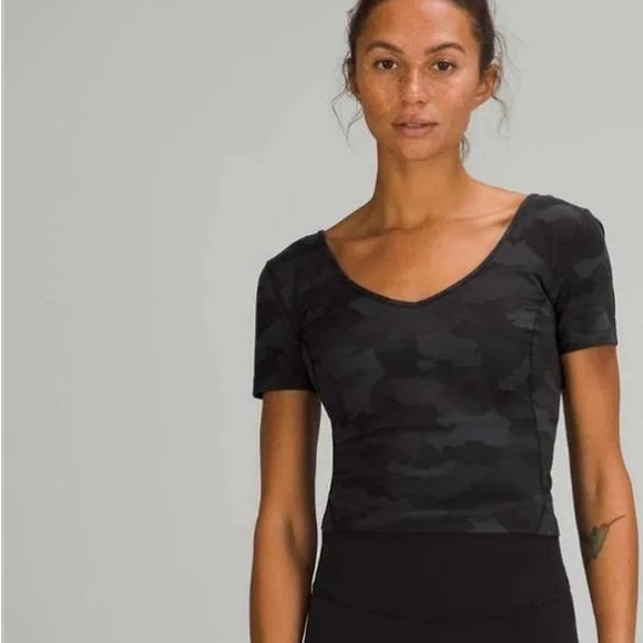 Black Cameo Lulu Lemon Crop - Picture 1 of 4